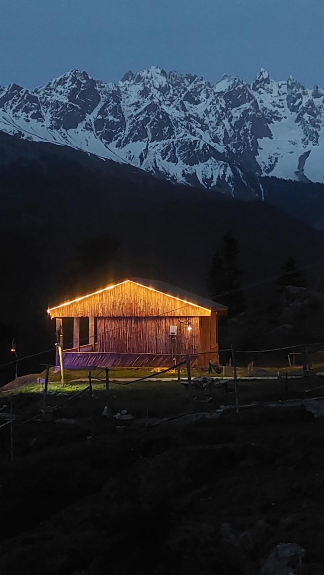 Khana Badosh Resort Kalam Eksteriør bilde